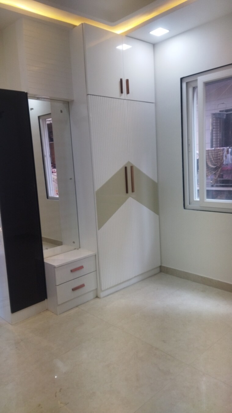 Room, rohini sector 24 3 Bedroom 900 Sq.Ft. Builder Floor In Rohini Sector 24 Delhi 9632494