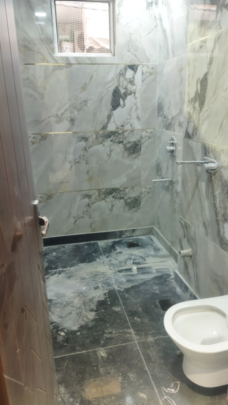 Bathroom, rohini sector 24 3 Bedroom 900 Sq.Ft. Builder Floor In Rohini Sector 24 Delhi 9632494