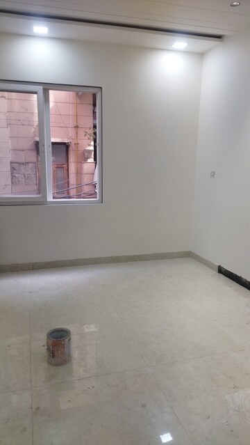 Room in 3 BHK Builder Floor at Rohini Sector 24 – for Sale