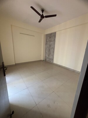 Room in 2 BHK Apartment at Paramount Emotions, Sector 1 Greater Noida – for Rent