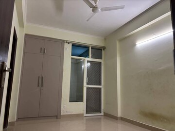 Room in 2.5 BHK Apartment at Panchsheel Greens II, Sector 16 Greater Noida – for Rent