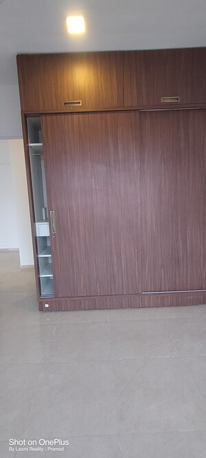 Room in 3.5 BHK Apartment at Lokhandwala Minerva Mahalaxmi, Mahalaxmi – for Rent