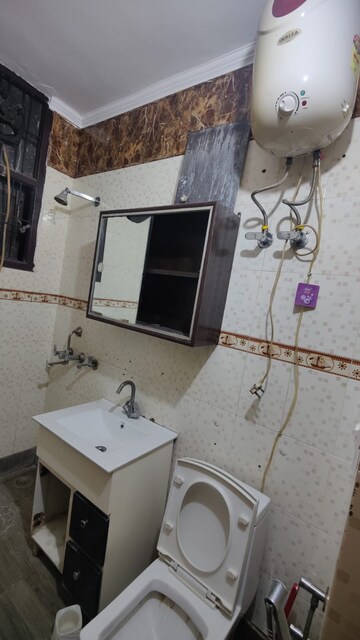 Bedroom in 3 BHK Builder Floor at Spring Field, Sector 31 – for Rent