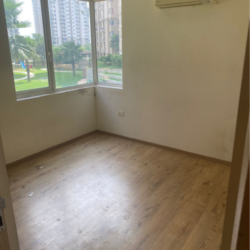 Room in 3.5 BHK Apartment at Experion The Heart Song, Sector 108 – for Rent