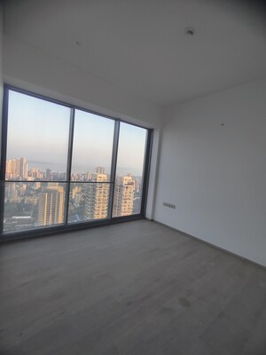 Room in 5 BHK Apartment at Rustomjee Crown, Prabhadevi – for Sale