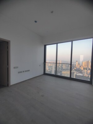 Room in 5 BHK Apartment at Rustomjee Crown, Prabhadevi – for Sale