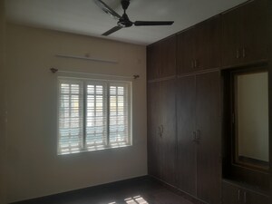 Room in 2 BHK Builder Floor at Nri Layout – for Rent