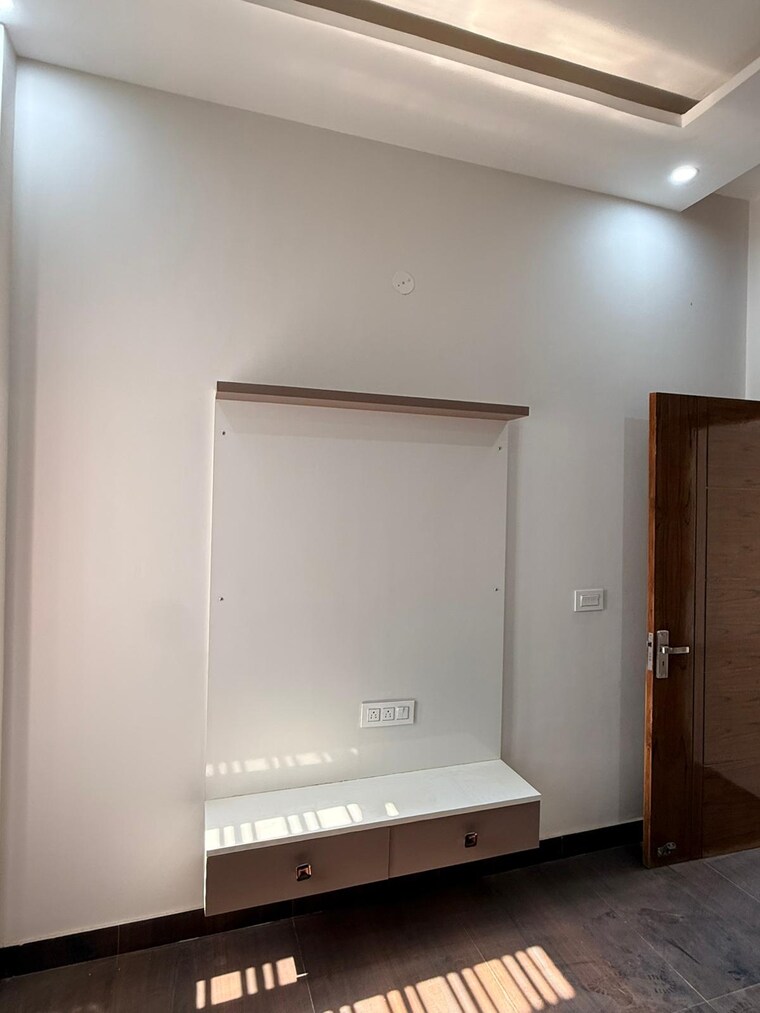 Room, sector 124 3 Bedroom 110 Sq.Yd. Independent House In Sector 124 Mohali 9632555