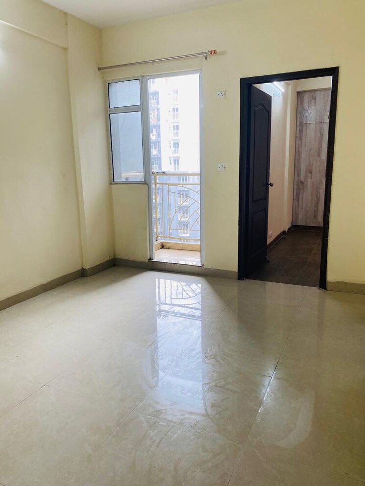 Living Room, aditya-urban-homes 1 Bedroom 585 Sq.Ft. Apartment In Shahpur Bamheta Ghaziabad 9632548