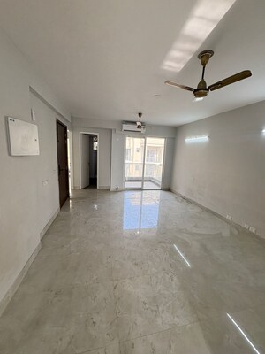 Room in 2 BHK Apartment at Signature Global City, Sector 37d – for Rent
