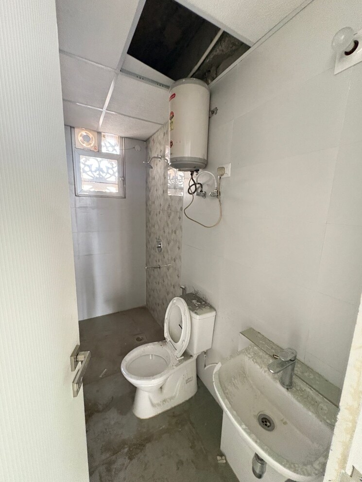 Bathroom, signature-global-city 2 Bedroom 1060 Sq.Ft. Apartment In Sector 37d Gurgaon 9632553
