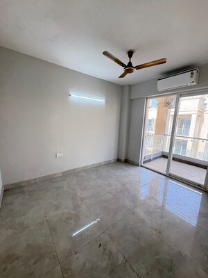 Room in 2 BHK Apartment at Signature Global City, Sector 37d – for Rent