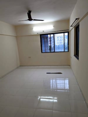 Room in 2 BHK Apartment at Gera Emerald City, Kharadi – for Rent
