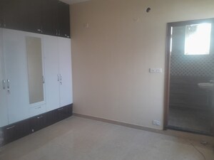 Room in 3 BHK Builder Floor at Nri Layout – for Rent