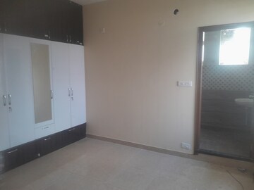 Room in 3 BHK Builder Floor at Nri Layout – for Rent