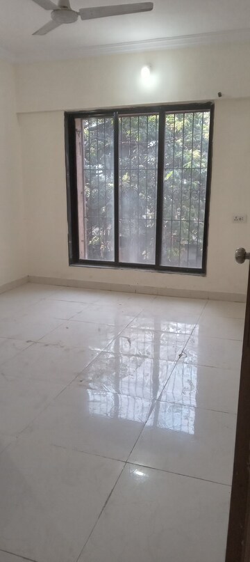 Room in 3 BHK Apartment at Galaxy Heights, Goregaon West – for Rent