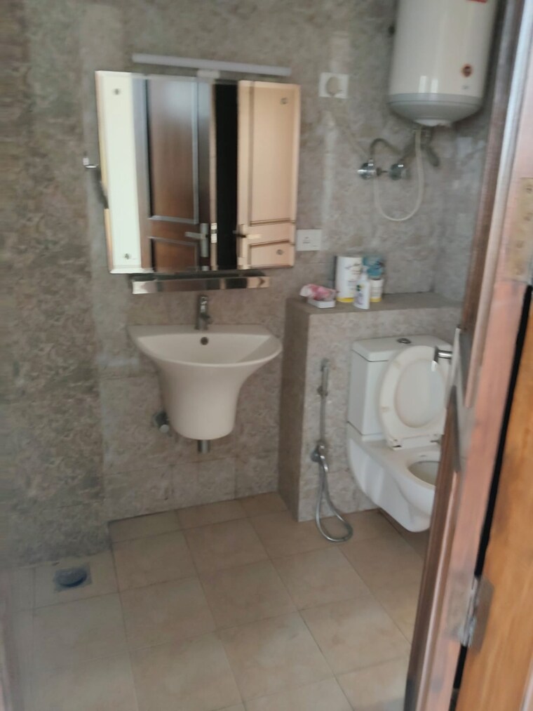 Attached Bathroom, sector 6 4 Bedroom 2000 Sq.Ft. Apartment In Sector 6 Panchkula 9632602