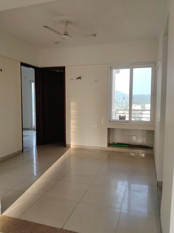 Room in 4 BHK Apartment at Sector 6 – for Rent