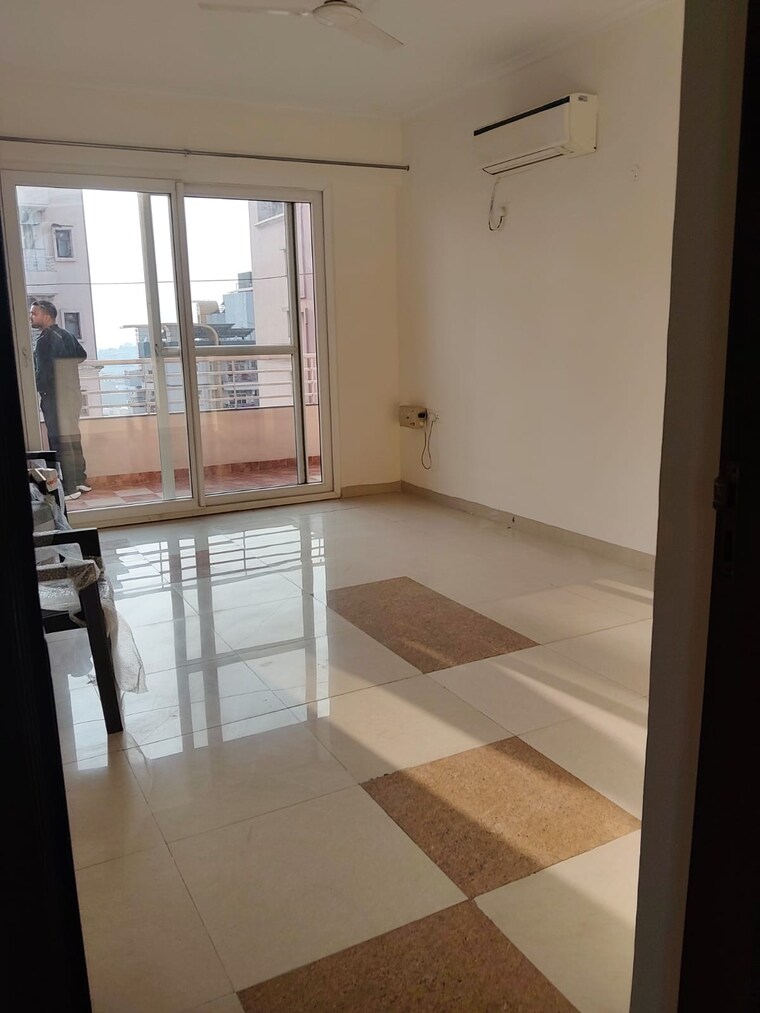 Room, sector 6 4 Bedroom 2000 Sq.Ft. Apartment In Sector 6 Panchkula 9632602