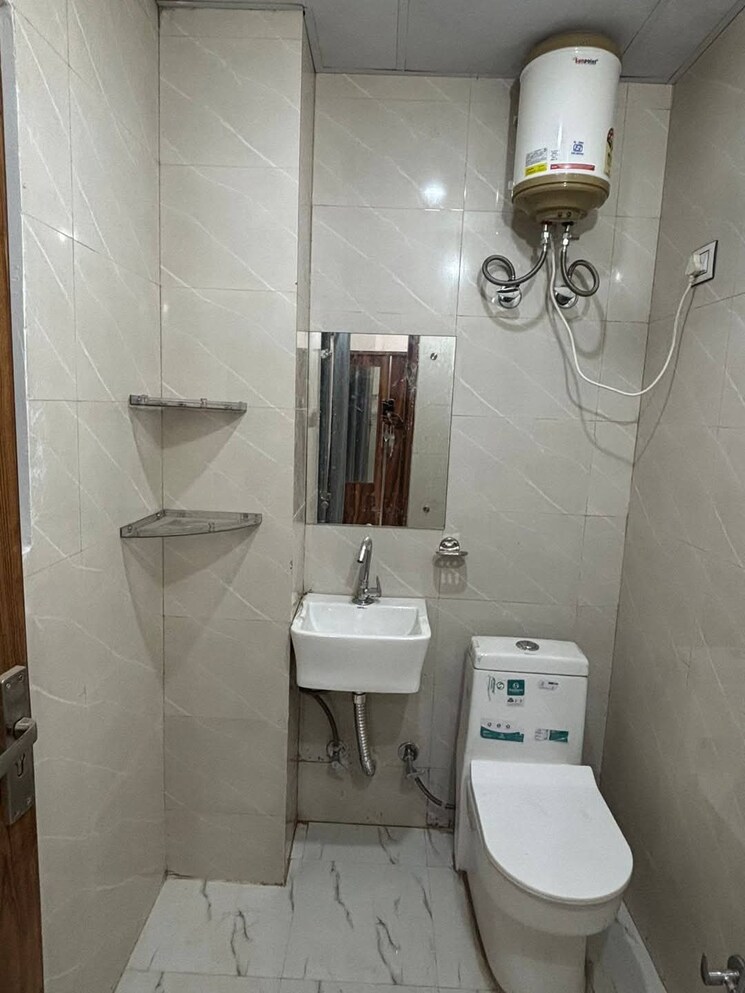 Bathroom, saket 1 RK 250 Sq.Ft. Builder Floor In Saket Delhi 9632591