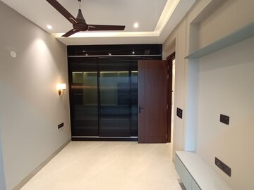 Room in 4 BHK Apartment at Sector 10 Dwarka – for Sale