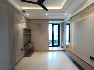 Room in 4 BHK Apartment at Sector 10 Dwarka – for Sale