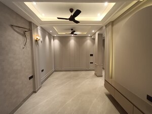 Room in 4 BHK Apartment at Sector 10 Dwarka – for Sale