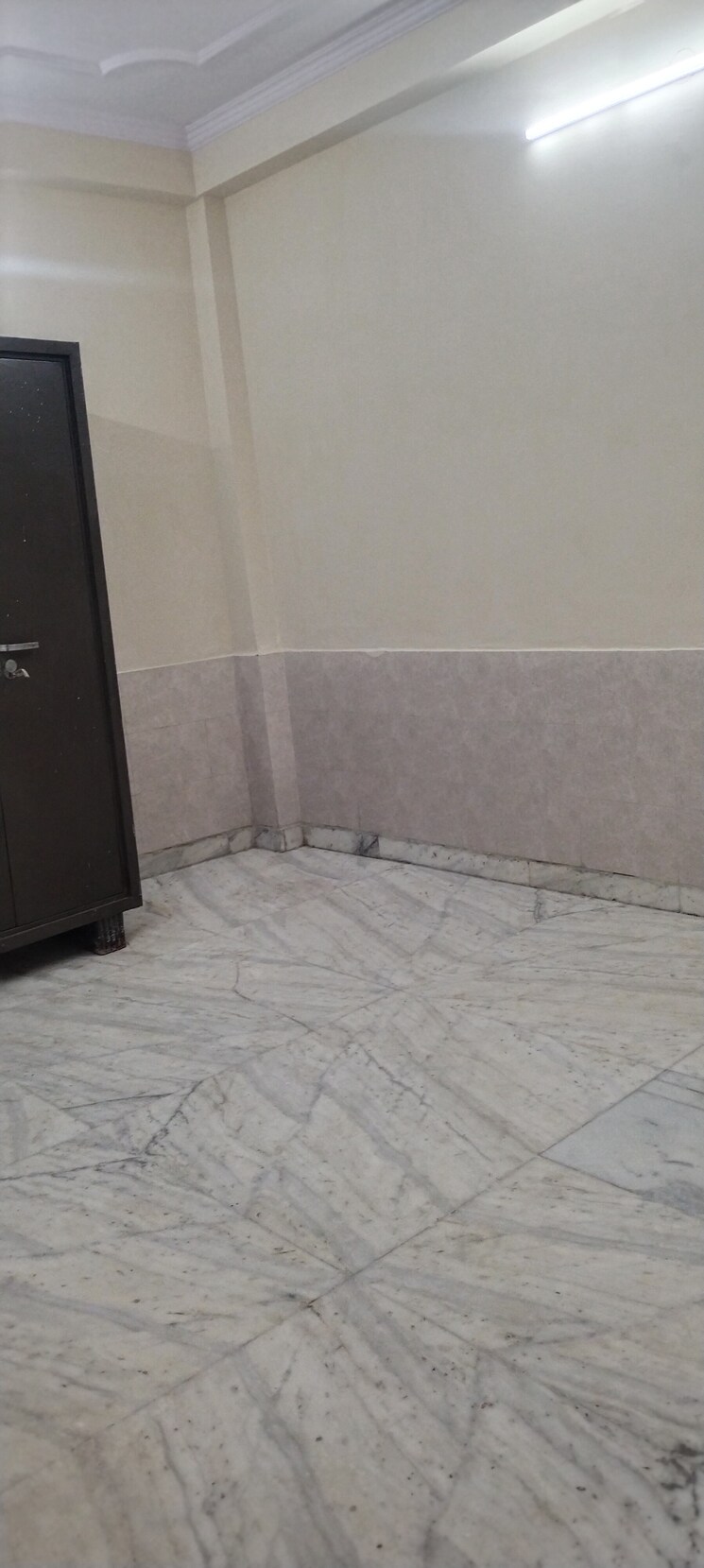 Room, mayur vihar phase 1 2.5 Bedroom 750 Sq.Ft. Builder Floor In Mayur Vihar Phase 1 Delhi 9632641