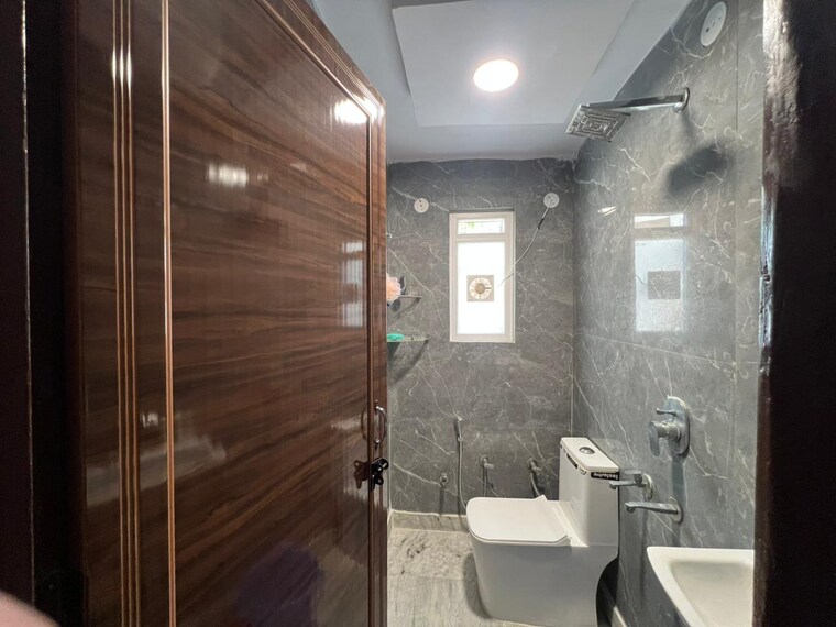 Bathroom, vikas puri 3 Bedroom 125 Sq.Yd. Builder Floor In Vikas Puri Delhi 9632675
