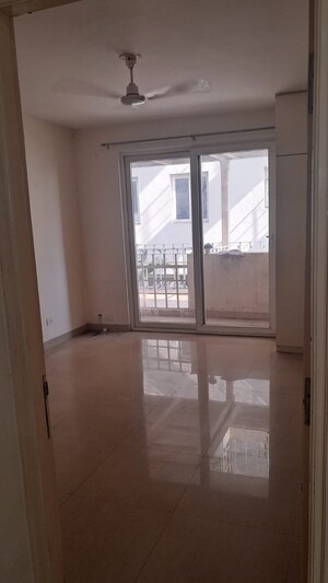 Room in 3.5 BHK Apartment at Emaar Emerald Floors Premier, Sector 65 – for Sale