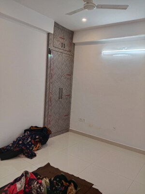 Room in 2.5 BHK Apartment at RWA Apartments Sector 27, Sector 27 – for Rent