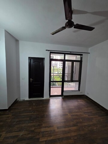 Room in 3 BHK Apartment at Amrapali Zodiac, Sector 120 – for Rent