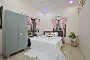 Bedroom in 1 RK Apartment at Umerkhadi – for Rent