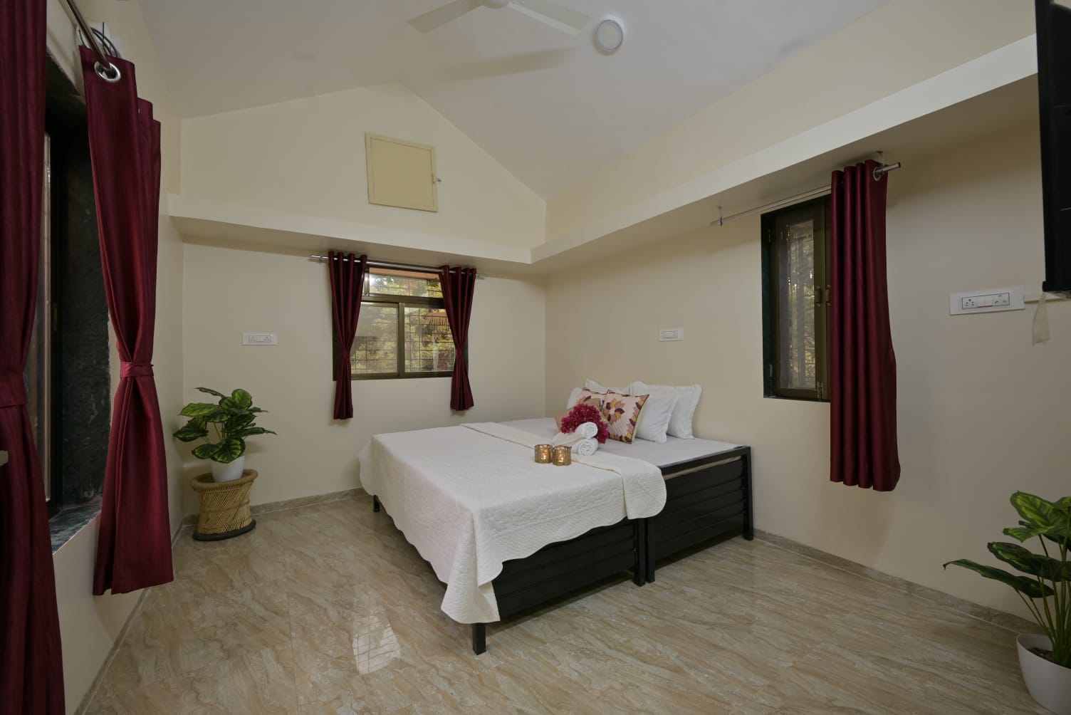 1 RkApartment For Rent in Jafar Mistry Building