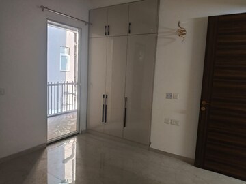 Room in 3 BHK Apartment at Smart World Orchard, Sector 61 – for Rent