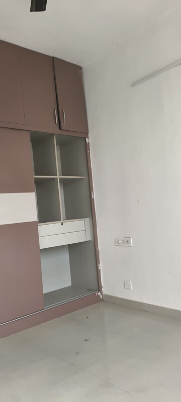 Furnished Amenities in 3.5 BHK Apartment at Prateek Grand City, Siddharth Vihar – for Rent