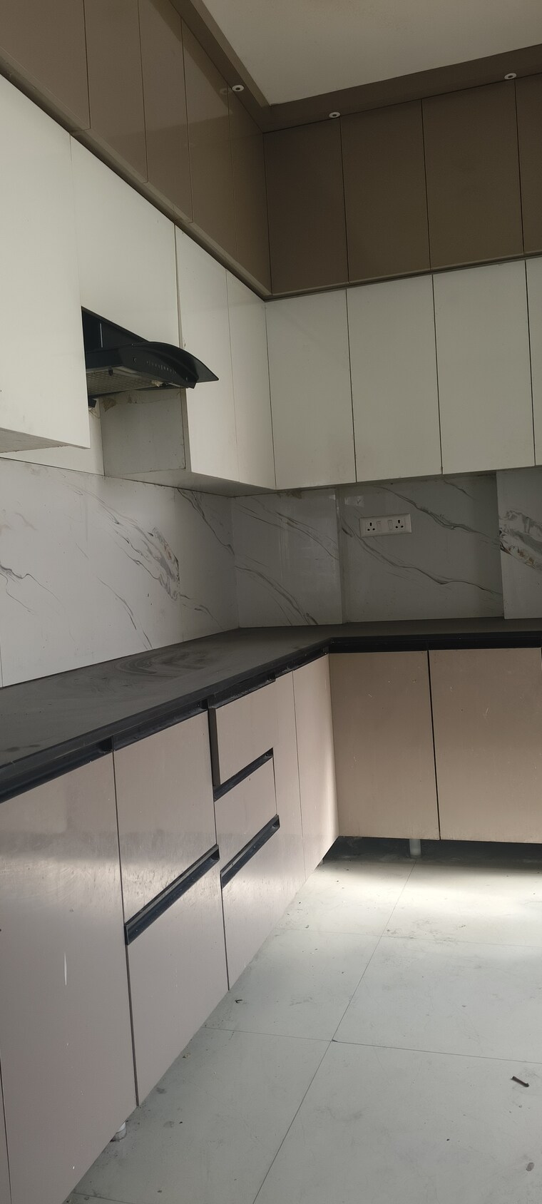 Kitchen, prateek-grand-city 3.5 Bedroom 1261 Sq.Ft. Apartment In Siddharth Vihar Ghaziabad 9632738