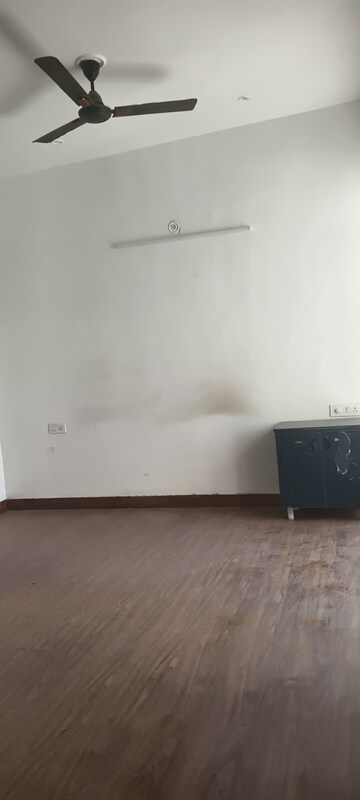 Room in 3.5 BHK Apartment at Prateek Grand City, Siddharth Vihar – for Rent