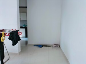 Room in 1 BHK Apartment at Lalani Velentine Apartment 1 Wing D, Malad East – for Rent