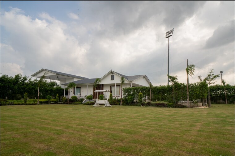 Garden, sector 135 3 Bedroom 2600 Sq.Ft. Independent House In Sector 135 Noida 9632783