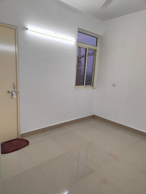 Room in 3 BHK Apartment at Conscient Habitat 78, Sector 78 – for Rent