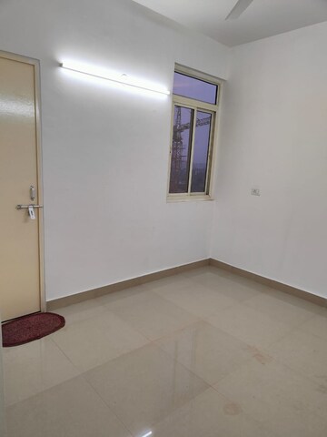 Room in 3 BHK Apartment at Conscient Habitat 78, Sector 78 – for Rent