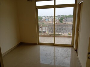 Room in 3 BHK Apartment at Conscient Habitat 78, Sector 78 – for Rent