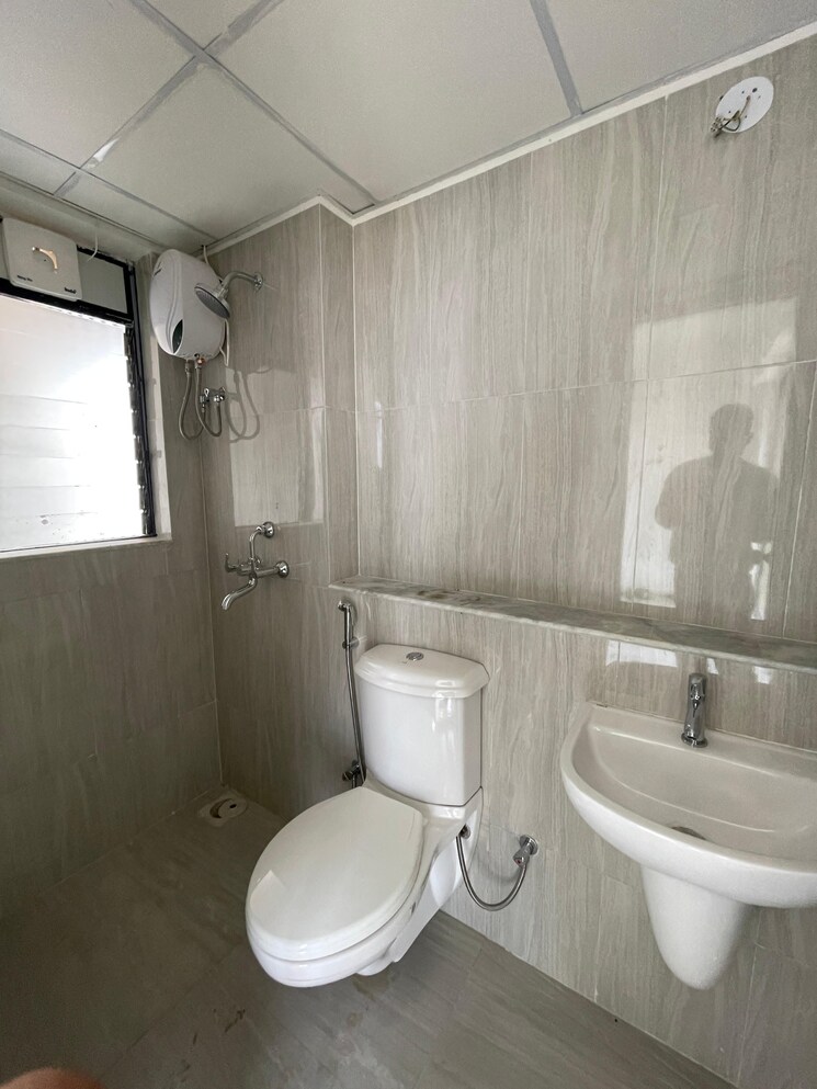 Bathroom, runwal-gardens-phase-i 2 Bedroom 654 Sq.Ft. Apartment In Dombivli East Thane 9632839