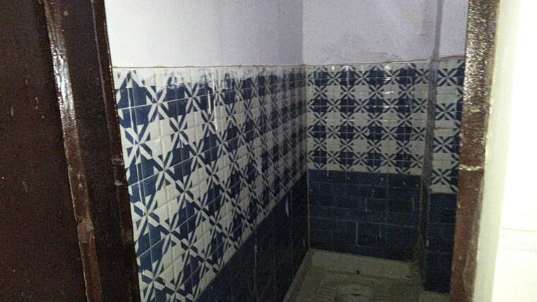 Bathroom, mohan garden 2 Bedroom 25 Sq.Yd. Independent House In Mohan Garden Delhi 9632845
