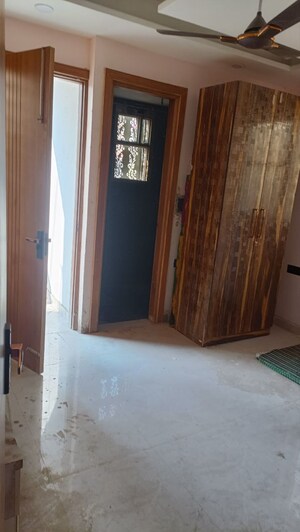 Room in 2 BHK Builder Floor at Sainik Colony – for Sale