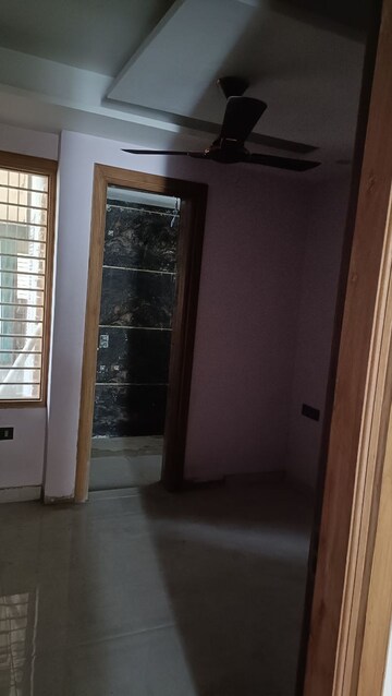 Room in 2 BHK Builder Floor at Sainik Colony – for Sale