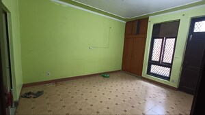 Room in 4 BHK Independent House at Sainik Colony – for Rent