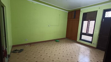 Room in 4 BHK Independent House at Sainik Colony – for Rent