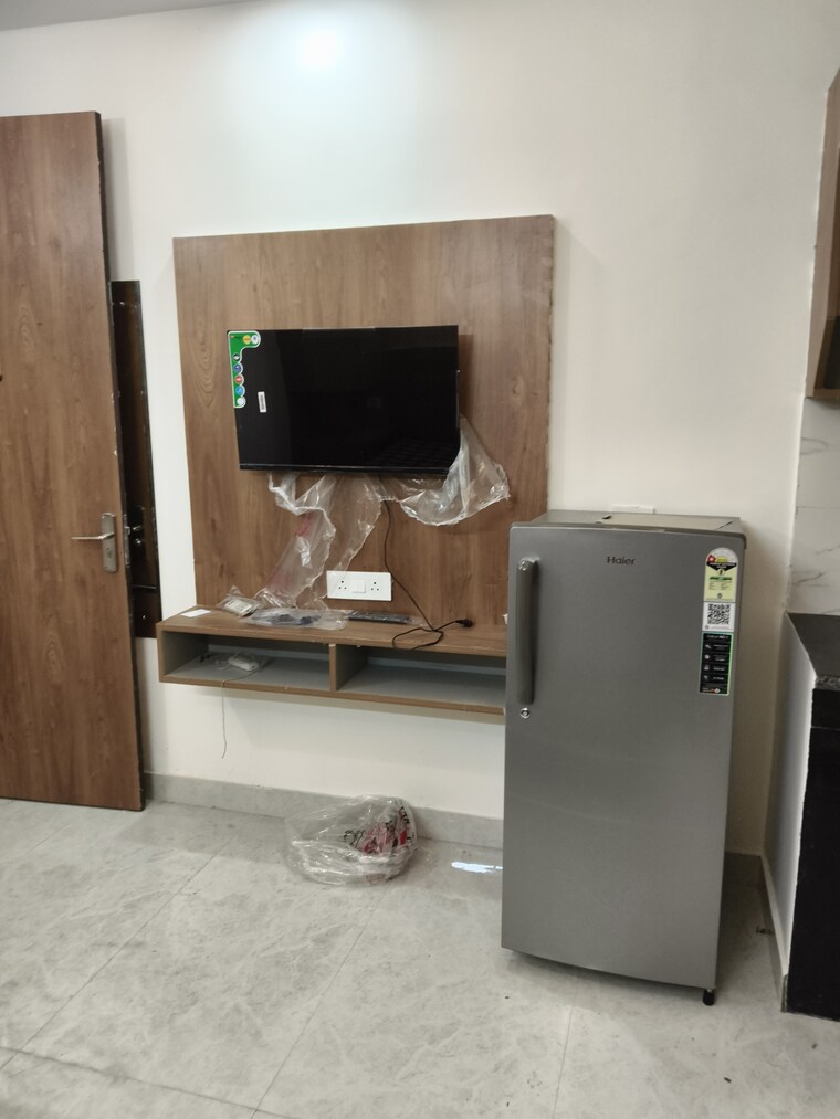 Room, dlf city phase 3 1 RK 200 Sq.Ft. Builder Floor In Dlf City Phase 3 Gurgaon 9632851